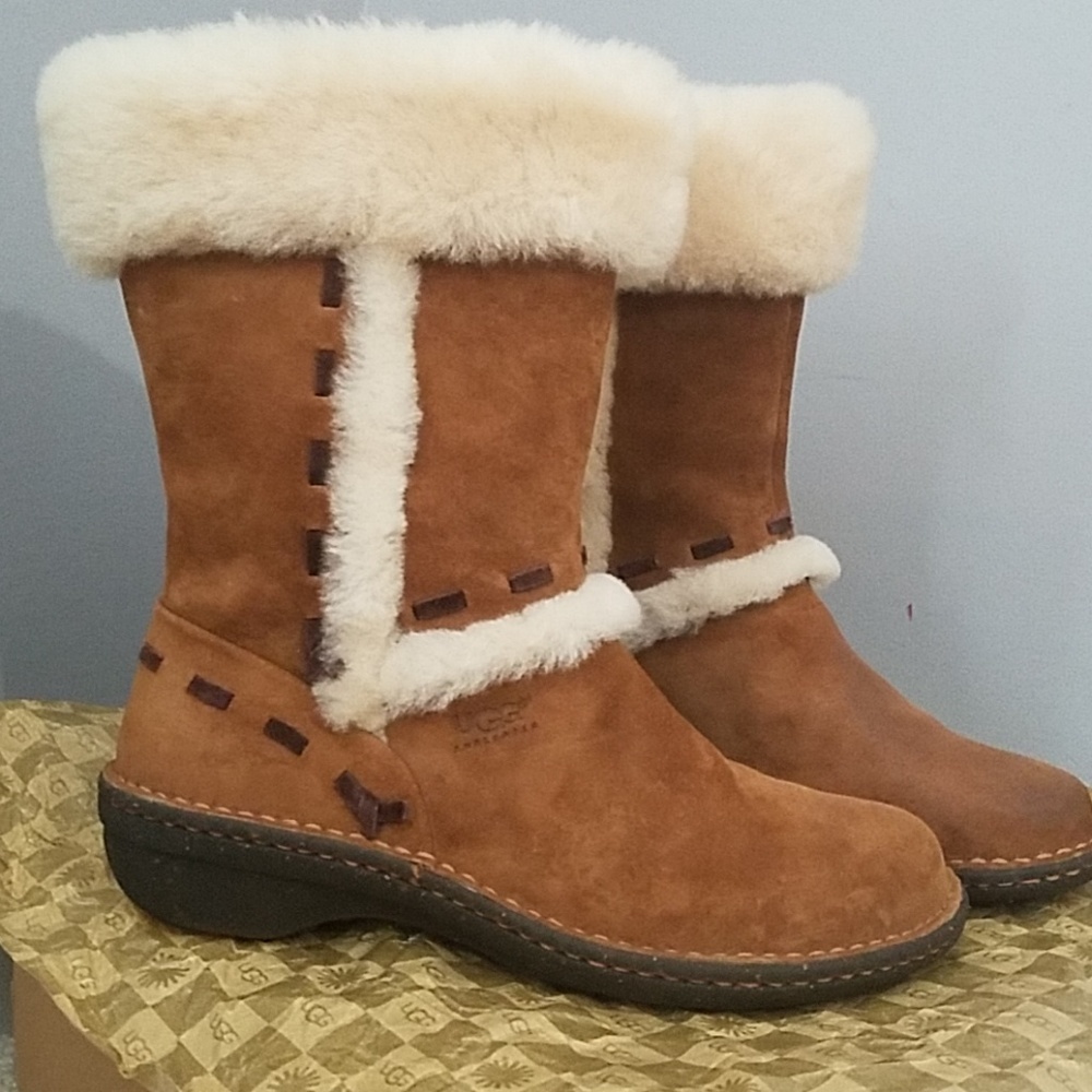 *RARE* Ugg boots size 7 almost like new